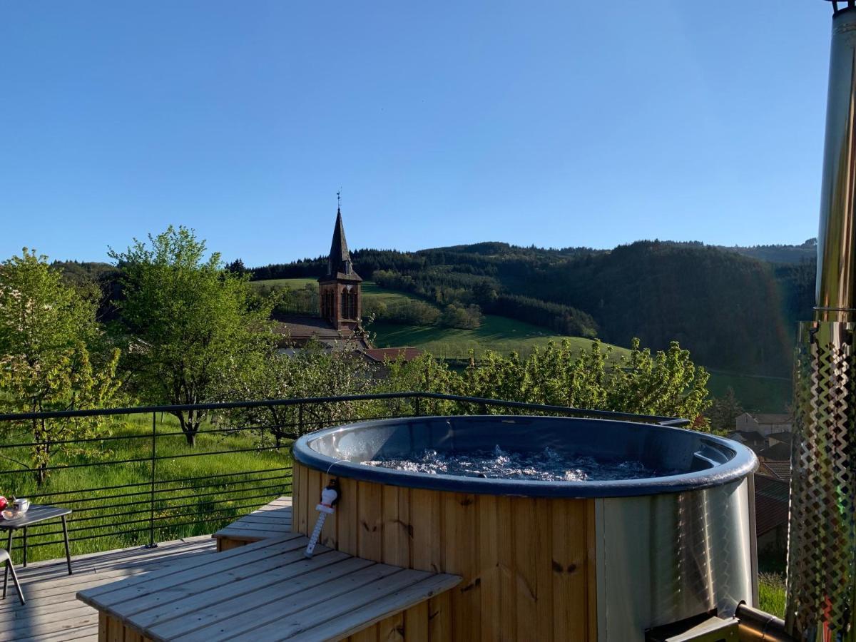 Domaine De La Rue De La Tour Bed & Breakfast Valsonne Bagian luar foto