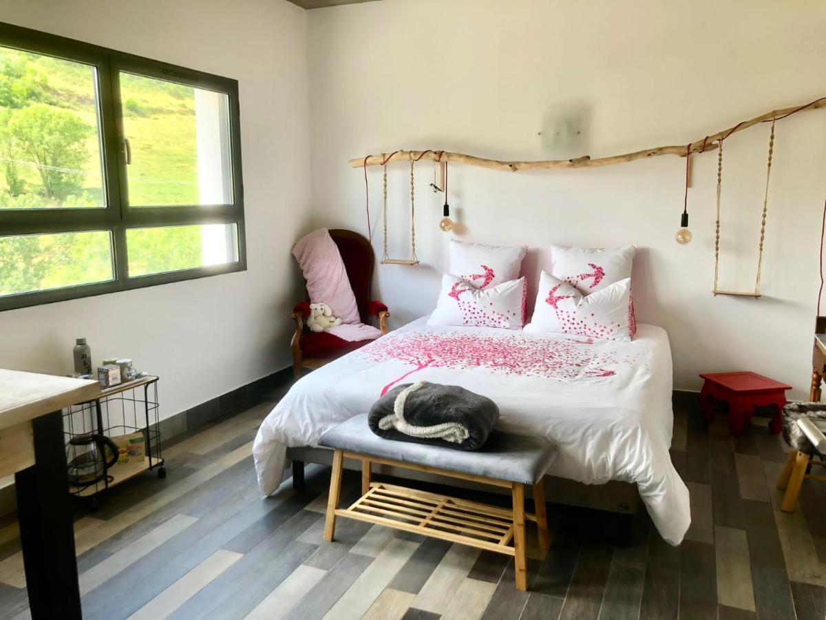 Domaine De La Rue De La Tour Bed & Breakfast Valsonne Bagian luar foto