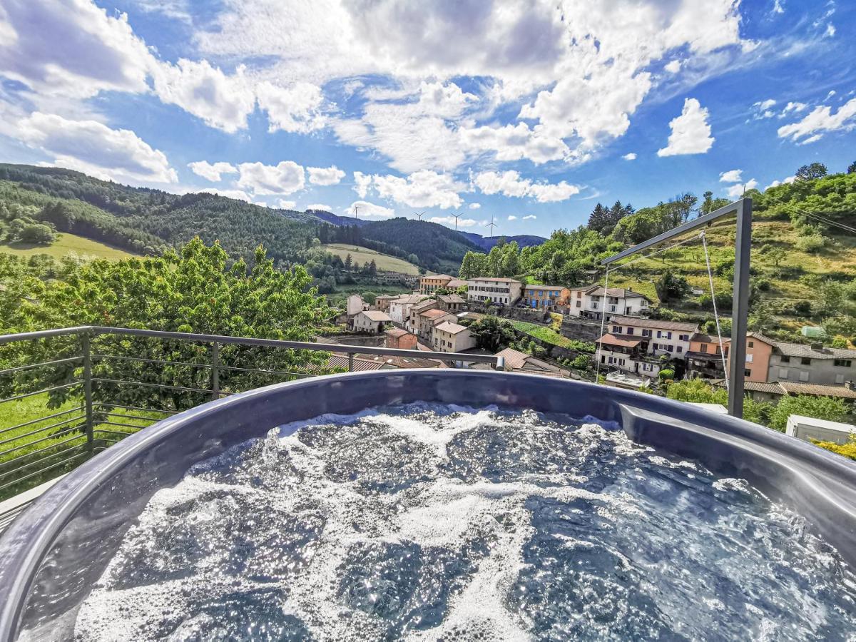 Domaine De La Rue De La Tour Bed & Breakfast Valsonne Bagian luar foto
